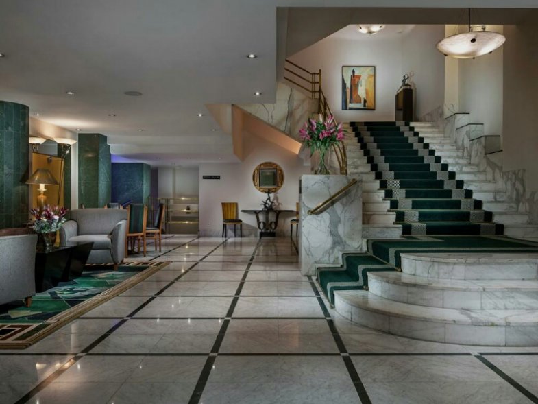 Radisson Blu Alcron Hotel, schodiště, současný stav