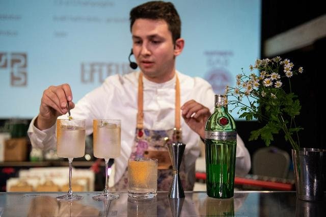 barman z pražského baru L’Fleur Jan Šebek