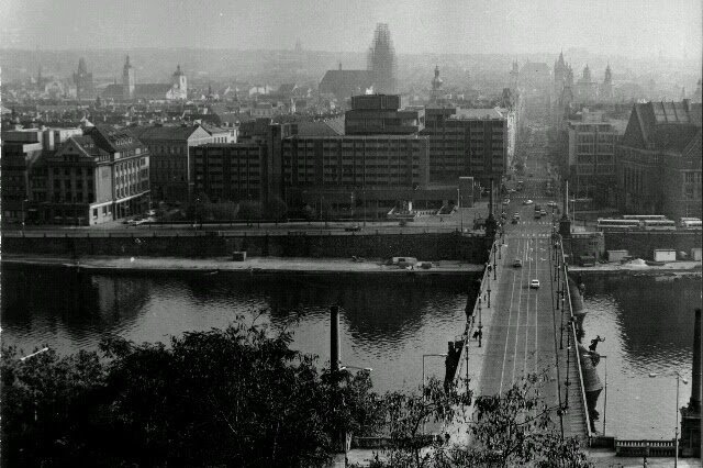 Hotel InterContinental Praha po dokončení 1974