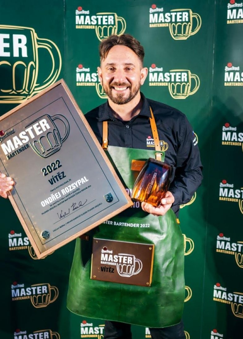 Vítězem 16. ročníku soutěže Pilsner Urquell Master Bartender se stal Ondřej Rozsypal z restaurace Šenk Lékárna