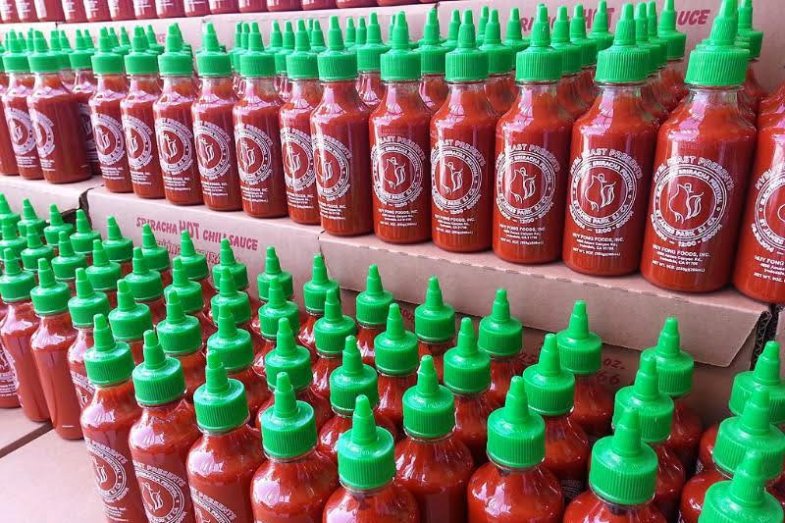 Huy Fong Foods Sriracha Sauce, foto Paul Narvaez CC BY 2.0